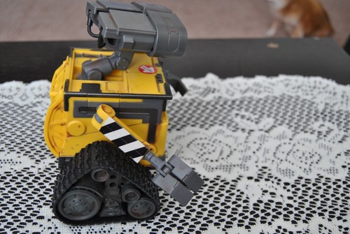 Wall-E Robot by Disney Pixar Movie Lite up Eyes and Talks - Picture 4 of 12