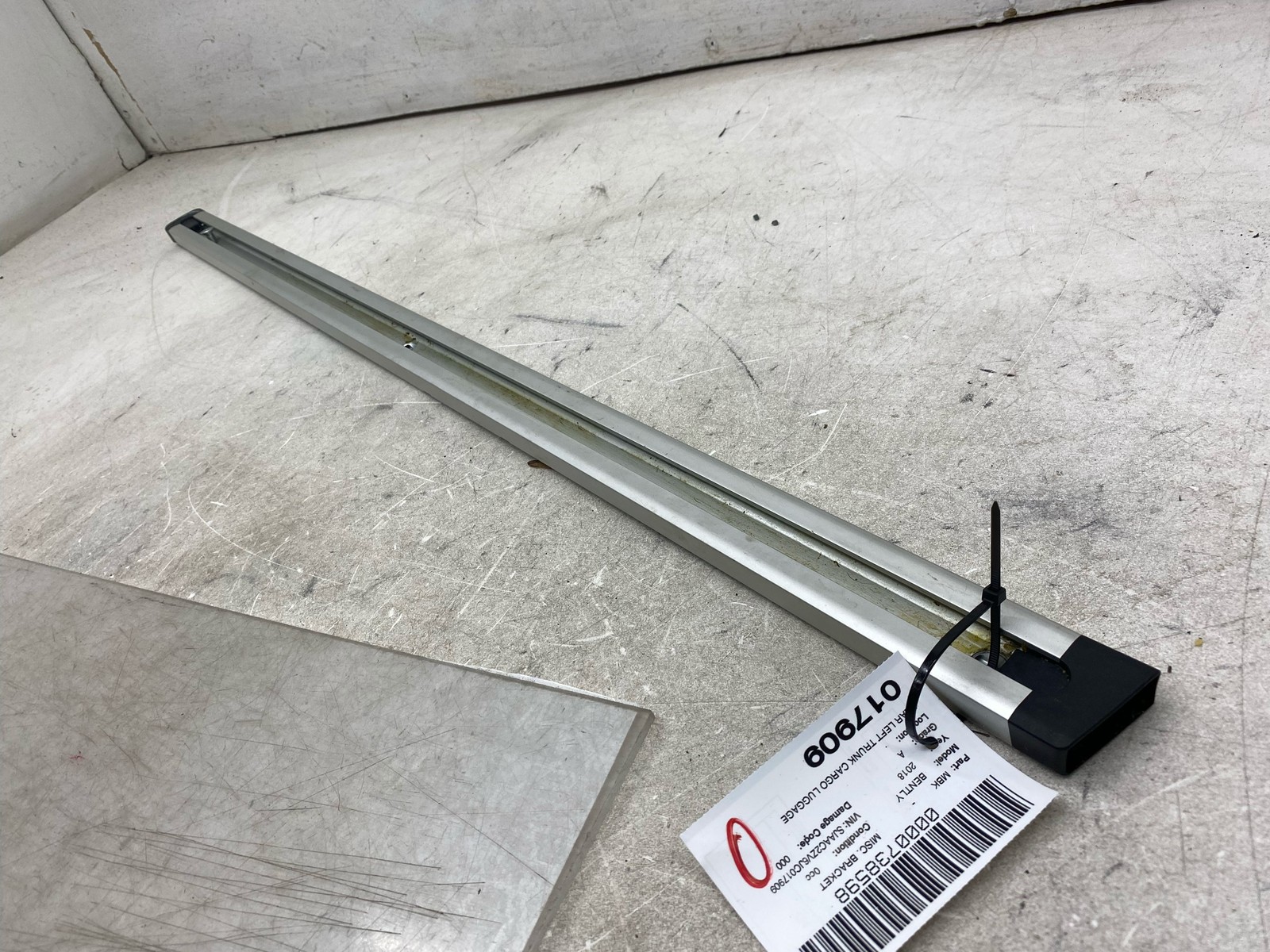 2015-2020 BENTLEY BENTAYGA REAR LEFT TRUNK CARGO LUGGAGE FLOOR RAIL 36A863555