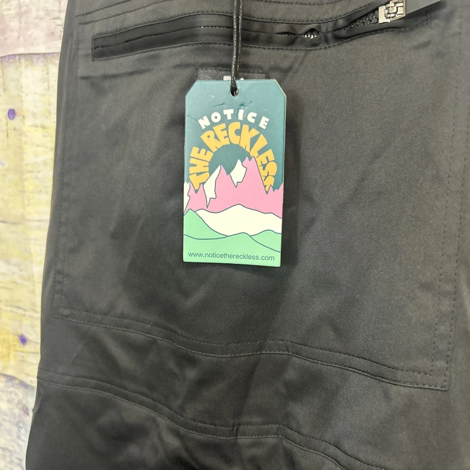 Mono negro Notice The Reckless Foto 4 de 4