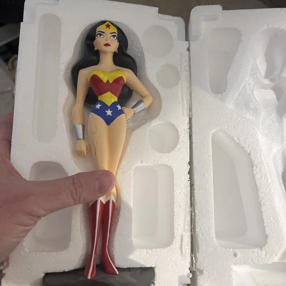 Maqueta Justice League The Animated Series WONDER WOMAN - DC Direct - Limitada Foto 3 de 4