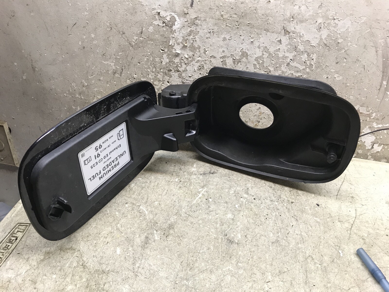 17 18 19 20 Bentley Bentayga Fuel Gas Filler Door Lid Black