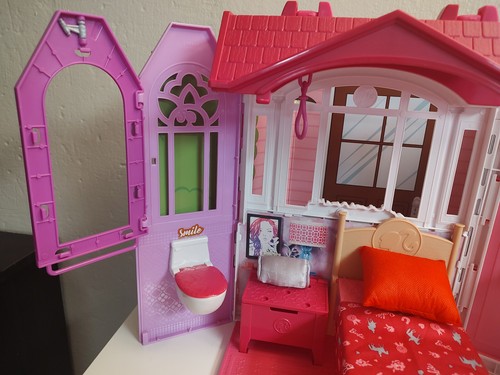 Barbie® Glam Getaway House w/ Barbie® Glam Doll - Picture 3 of 20