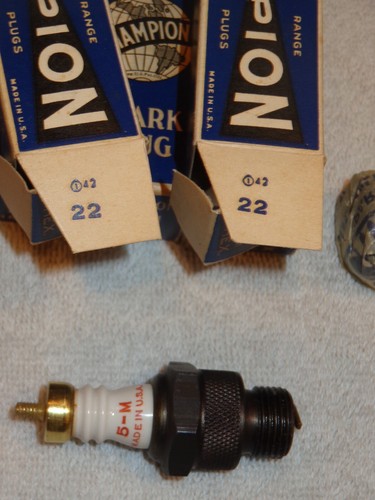 ( 1 ) .. ‘NOS’ Champion 5M Spark Plug ..‘Brass Hat’ .. 2 Ring Design .. USA Made - Picture 15 of 18