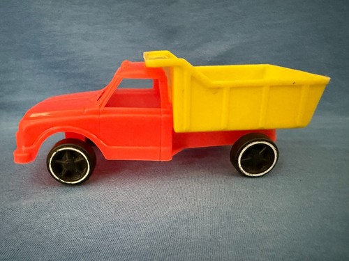 Vintage Gay Toys Muldenkipper ummauerter See #389 rot und gelb Kunststoff 6,75" lang - Bild 12 von 15