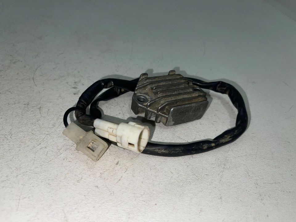 CONJUNTO REGULADOR RETIFICADOR 2005 YAMAHA WR250F - Imagem 2 de 4