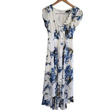Lulus White & blue floral summer dress tapered back vneck design Size small