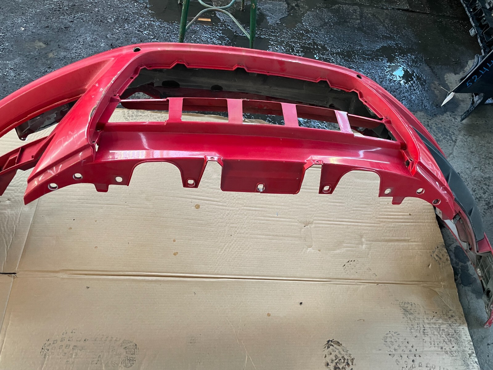 2010 - 2012 AUDI R8 FRONT BUMPER COVER 420807437 OEM