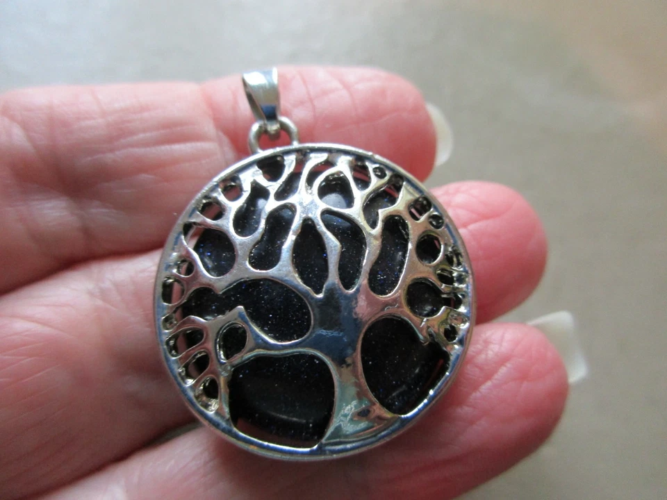 LARGE VINTAGE SILVER TONE BLUE GLITTER GLASS TREE OF LIFE FOB CHARM PENDANT UK - Image 2 of 3