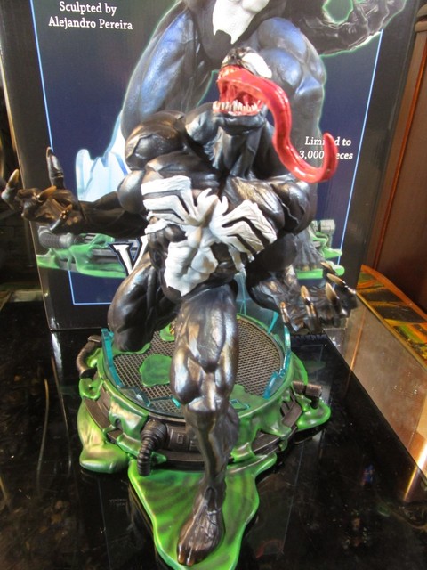 marvel premier venom statue