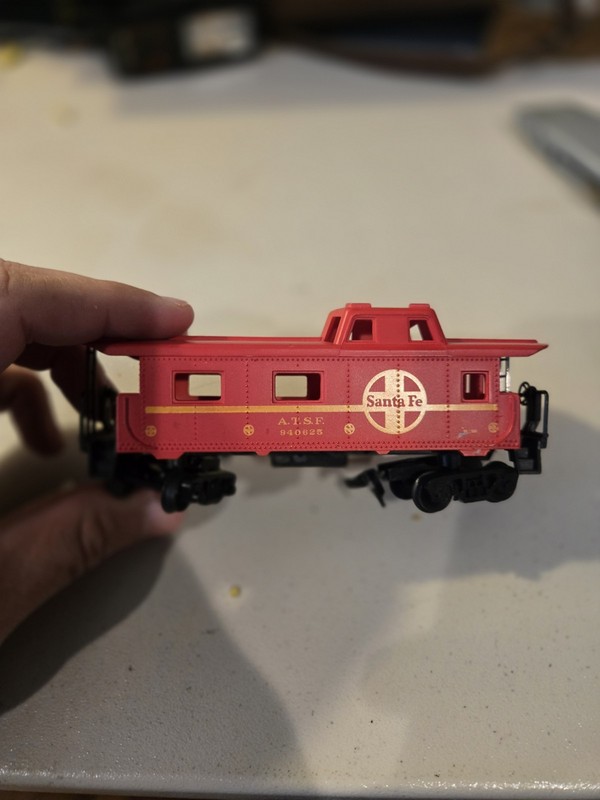 HO Scale Mehano 940625 A.T.S.F. Santa Fe Caboose Train Car