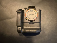 sony a7 ii Full Frame Camera w/vertical grip Mint Condition/198 Shutter Count