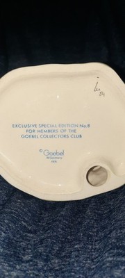Goebel M.J Hummel Figurine #409 - COFFEE BREAK .Sold As Is Excellent Condition.