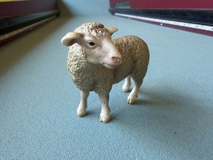 SCHLEICH EWE SHEEP Female Figure 2003 Farm Barn Toy Figurine Retired 13283