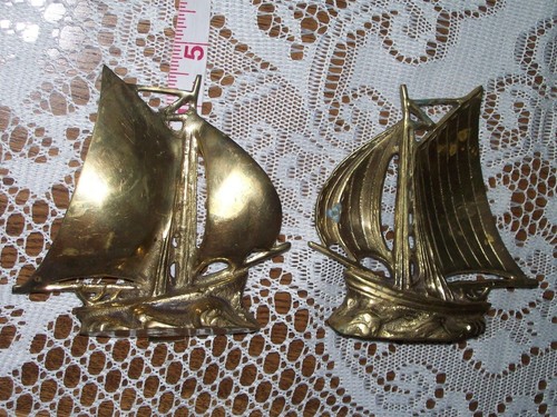 Vtg 2 Solid Brass Sailboats Nice Patina 4.5" x 4.5" Boat Sails Full of Wind - Picture 6 of 11