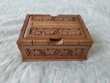 VINTAGE BEAUTIFUL CARVED WOODEN CIGARETTE POP UP HOLDER DISPENSER MAGIC ? BOX 