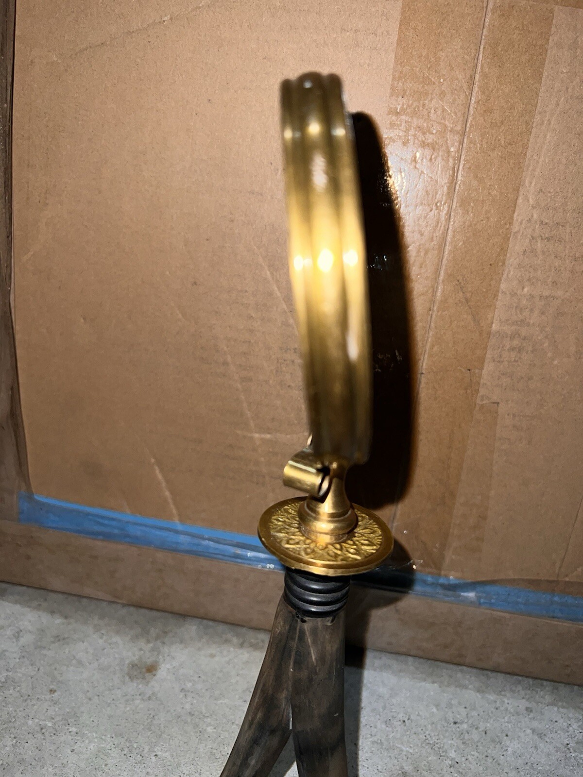 Distinctive Magnifying Glass Tabletop Brass Tripod Horn Legs Vintage Desk Item 