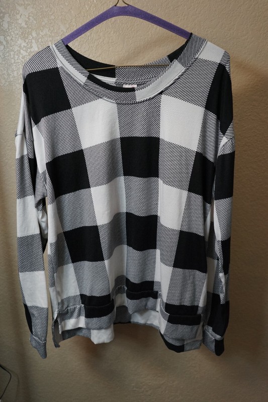 Secret Treasures black white chekered L 12/14 round neck long sleeve top