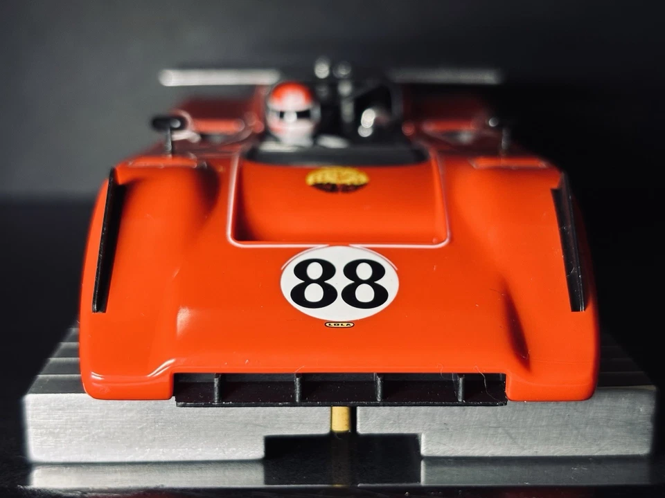 2x Carrera 132 Digital 30653 LOLA T222 alimentado por motores de 35K RPM listos para funcionar Foto 3 de 3