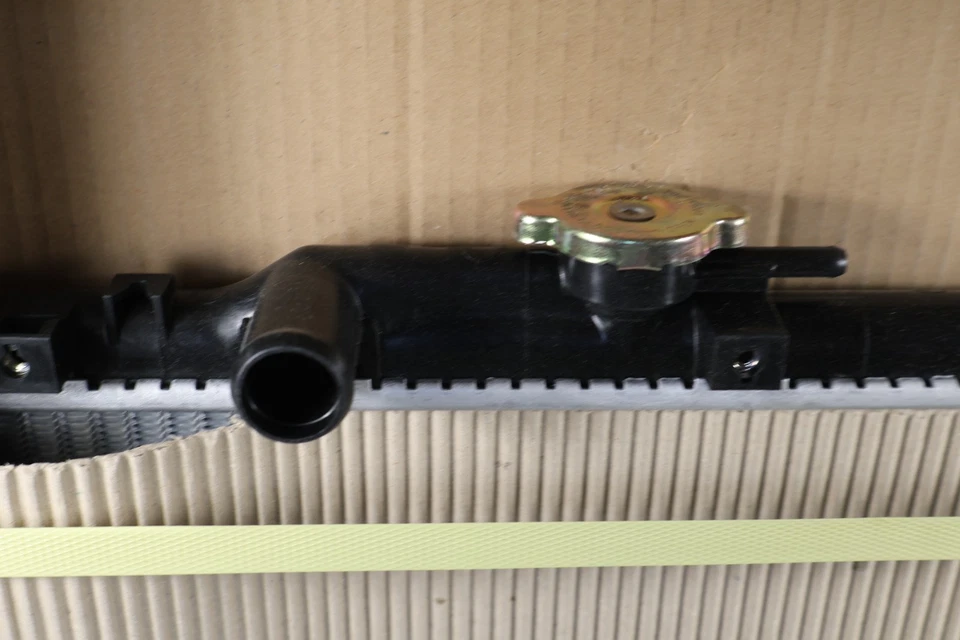 Conjunto de radiador TYC 1381 para transmisión manual Toyota Tercel Paseo 91-94 NUEVO Foto 2 de 3