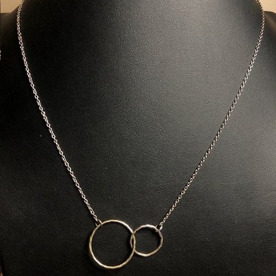 B2880 Stella & Punkte Sterlingsilber ineinandergreifende Kreise Halskette zweifarbig 18'' 4,9 g