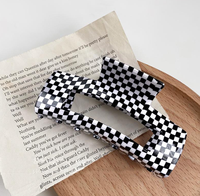 Hairpin with a bun at the back of the head, designed for an elegant hairstyle