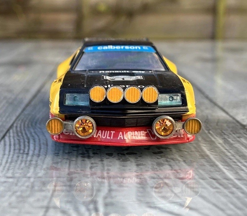 EIDAI ALPINE RENAULT A310 V6 RALLYE JEAN BEHRA 1977 G FREQUELIN #1 DIECAST 1:28