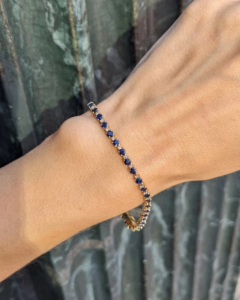 Brazalete de tenis redondo de eslabones de diamantes de zafiro azul natural de 15,00 quilates de oro amarillo de 14 quilates Foto 3 de 4