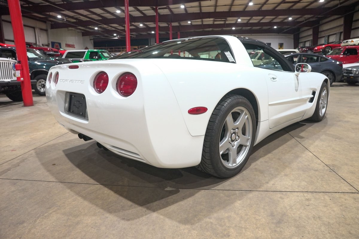 1998 Arctic White Chevrolet Corvette   | C5 Corvette Photo 8