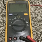 Fluke 15B+ CAT III Digital Multimeter 6000 Count 600V 10A w/ Test Leads — photo 3