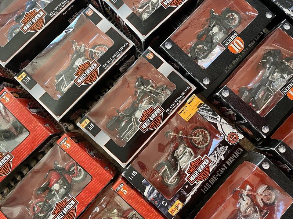 Lot of 20 Harley-Davidson Maisto 1:18 Die-Cast Motorcycles – Series 5–15 - Image 3 of 4