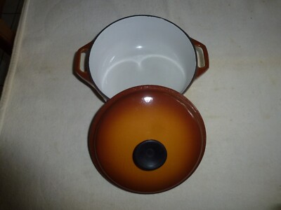 Ancienne cocotte en fonte orange Invicta