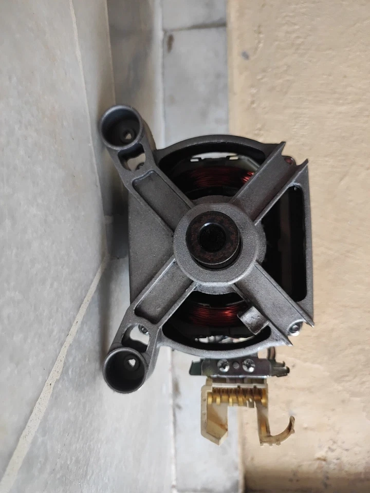 ELECTROLUX EWW1273 MOTOR WELLING CODE HXG52A07 EL05 ELECTROLUX CODE 132415224 - Image 2 of 4