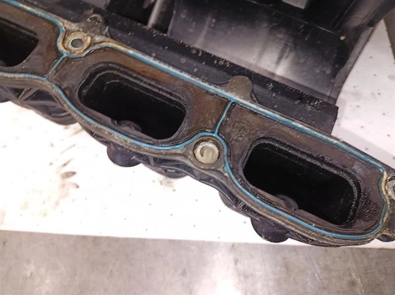 Plenum Intake Manifold from 2013 Ford Expedition 5.4L 3V 10317569 - Image 2 of 4