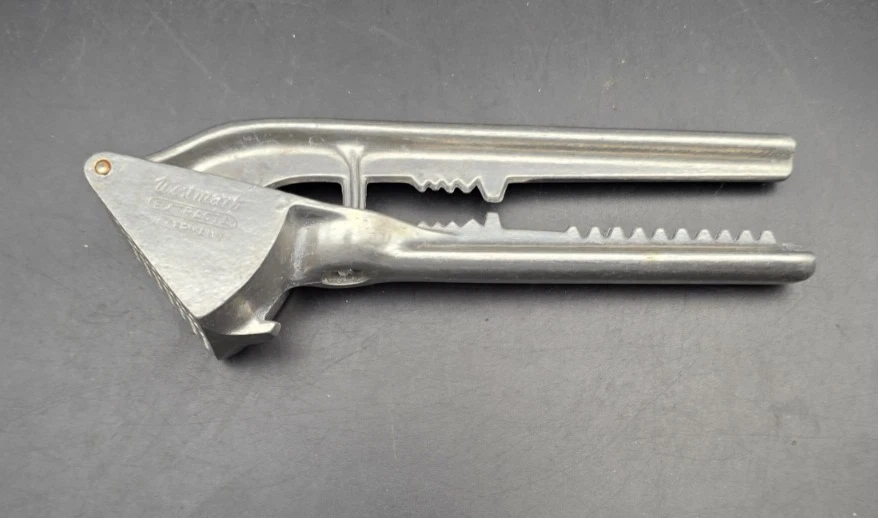 Westmark Extracta Garlic Press~Pitter~Cracker ~ Made Germany