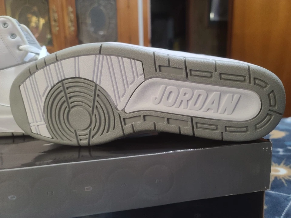 Air Jordan 2 Retro 25 Aniversario 2010 Blanco/MTLLC SLVER-NTRL GRIS 385475 101  Foto 2 de 4