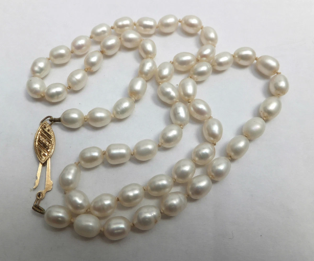 The Swirl • Beautiful Vintage Pearl Necklace With White Gold Clasp, Germany  Circa 1965 • Hofer Antikschmuck