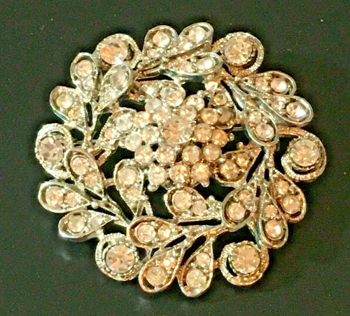 VINTAGE GORGEOUS LARGE CLEAR RHINESTONE 3D BROOCH/ PIN - Picture 4 of 12