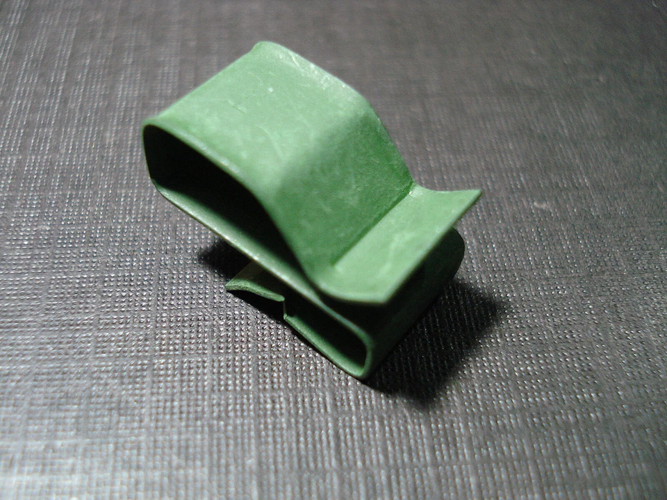 12 piezas NORS tablero maletero debajo del capó lámpara trasera cabeza luz cableado clips abrazaderas GMC GM Foto 3 de 4