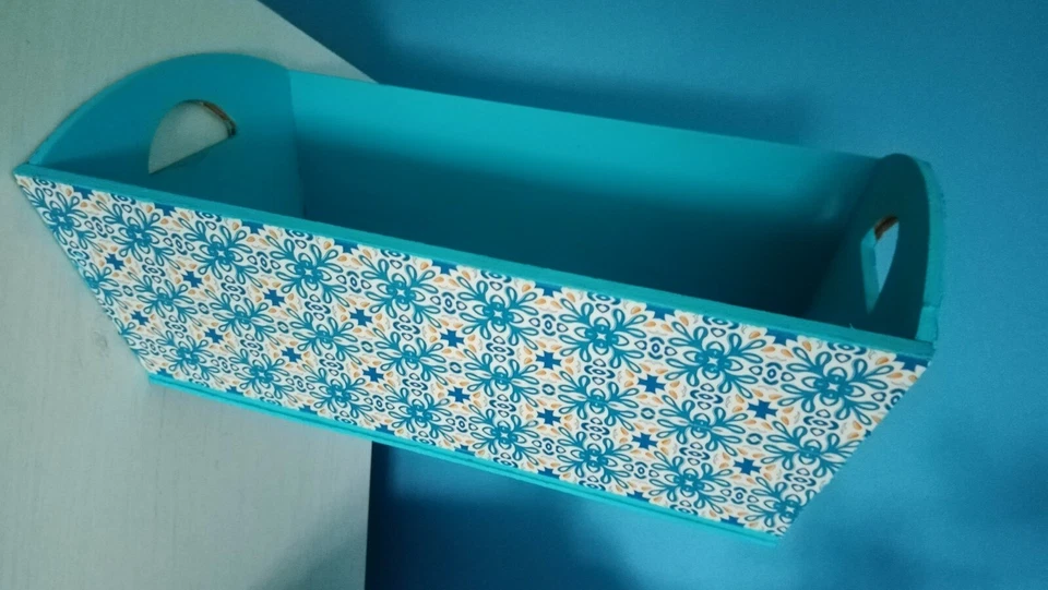 New handmade home decor white & blue patterned, wooden storage display basket - Image 2 of 4