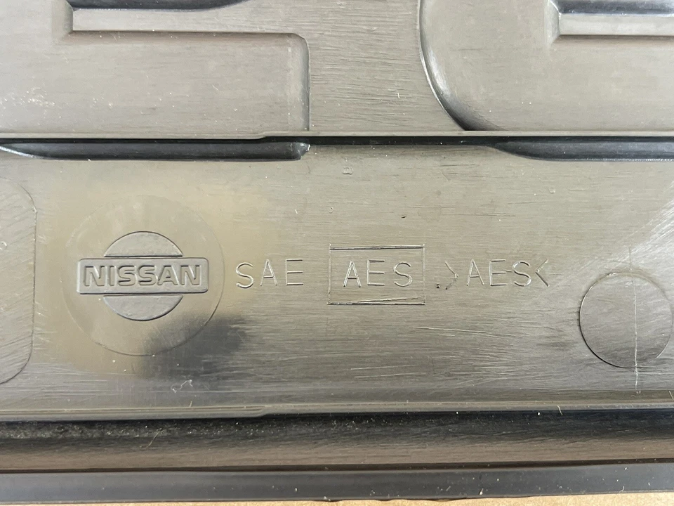 1990 - 1995 年日产探路者后备箱舱口中心装饰面板装饰尾门 — 第 3/4 张图片