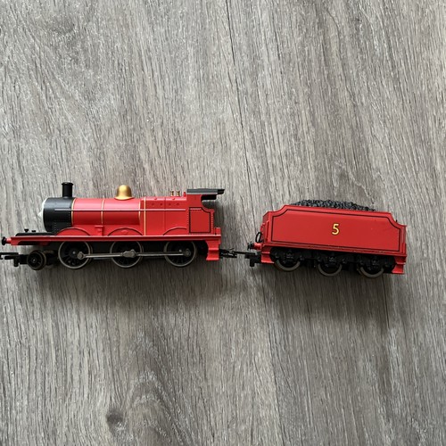 Hornby Thomas And Friends James Locomotive - Picture 1 of 4
