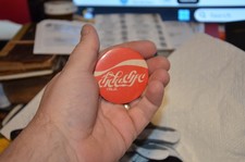 Vintage 1980s Israel Hebrew COCA-COLA COKE Tin Button Pin Pinback