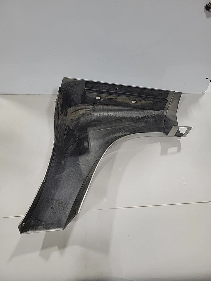 2004 GMC Envoy XL Trailblazer ext passenger MOLDING REAR ROCKER PANEL RH TRIM GM - Image 3 of 4