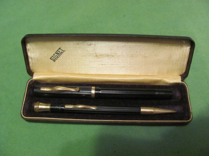 Vintage Signet Fountain Pen and Mechanical Pencil in Original Box.