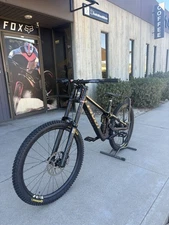 2025 Pivot Downhill Phoenix Bike