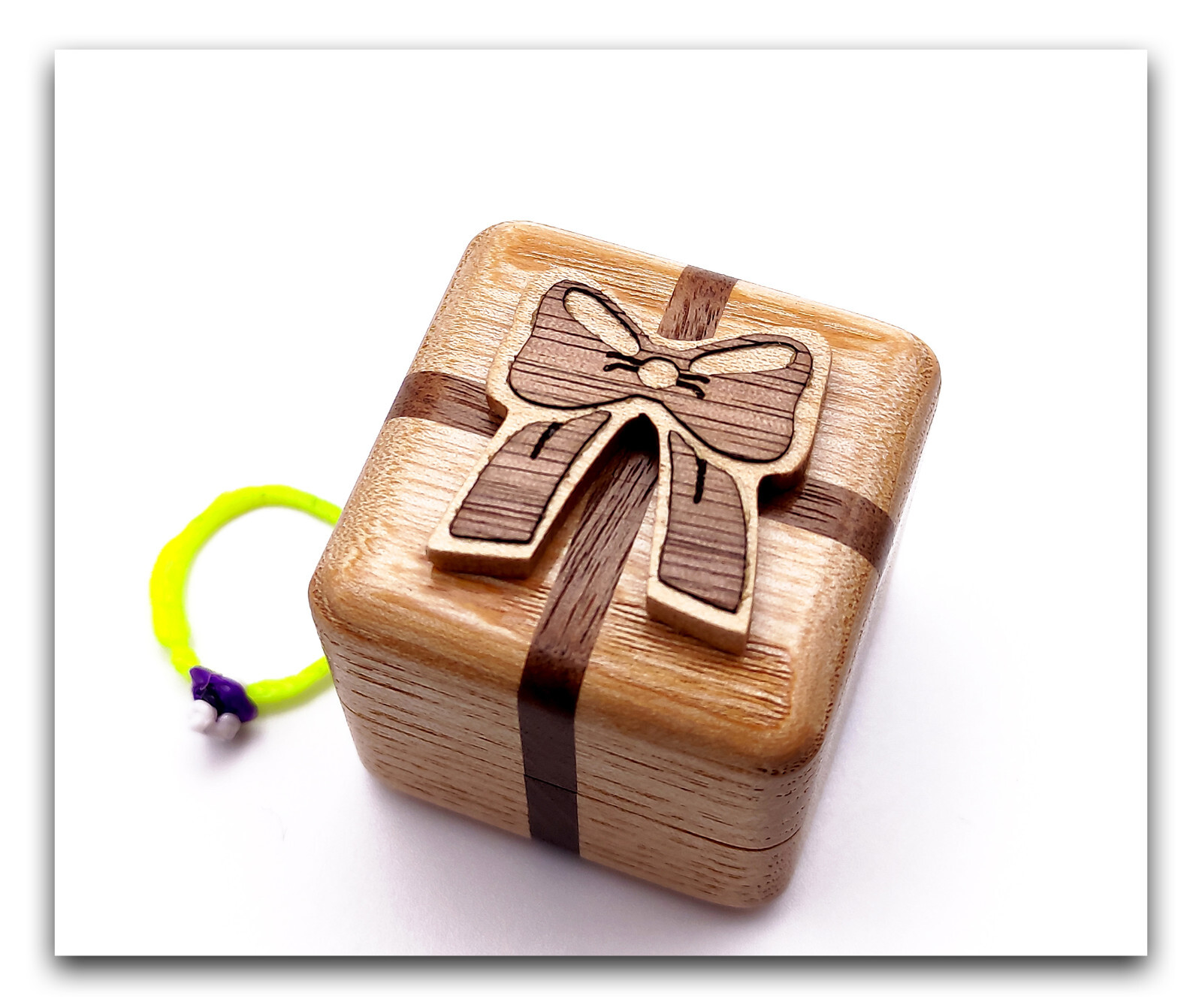 Elegant Wooden Engagement Ring Box for Wedding Jewelry Storage-image
