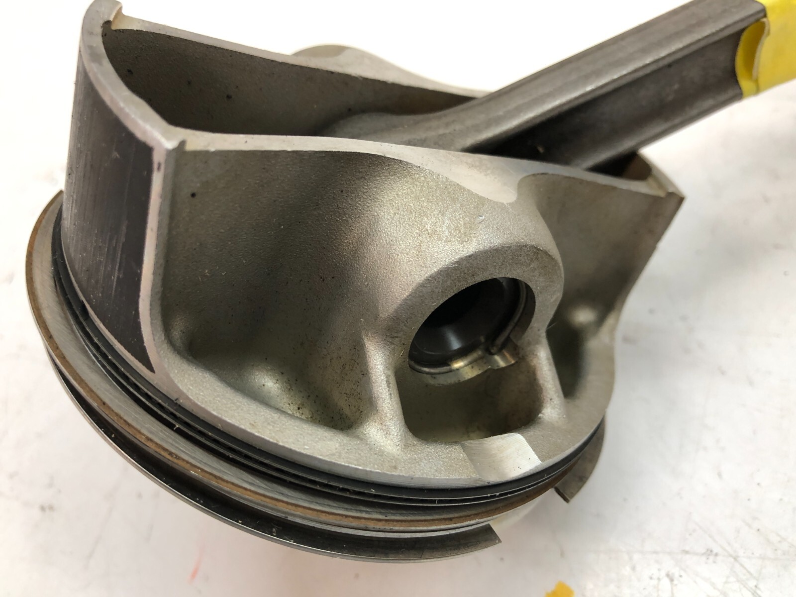 LAMBORGHINI AVENTADOR PISTON HEAD COMPLETE WITH CONNECTING ROD 07M107075J 