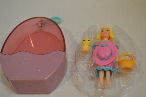 Polly Pocket ~ Cesta de Pascua Eggstrordinaria, muñeca, sombrero, pollito ~ Estuche de transporte y clip - Imagen 2 de 3