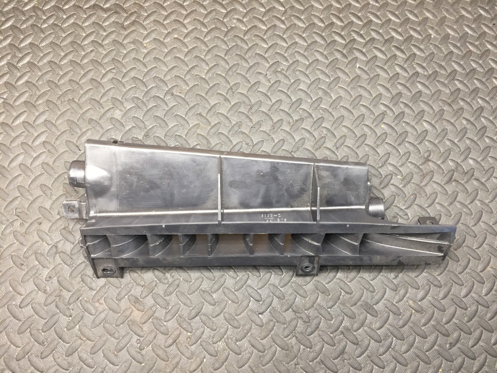 97-04 C5 CORVETTE WINDSHIELD DEFROST AIR DUCT USED OEM 10229414 #8 7946