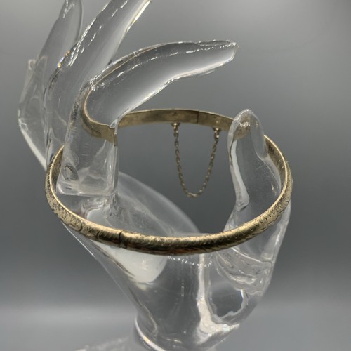 Brazalete vintage de plata de ley 925 grabado con cadena de seguridad. 6,7 g - Imagen 3 de 15